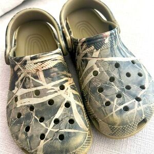 Camo Crocs size J4
